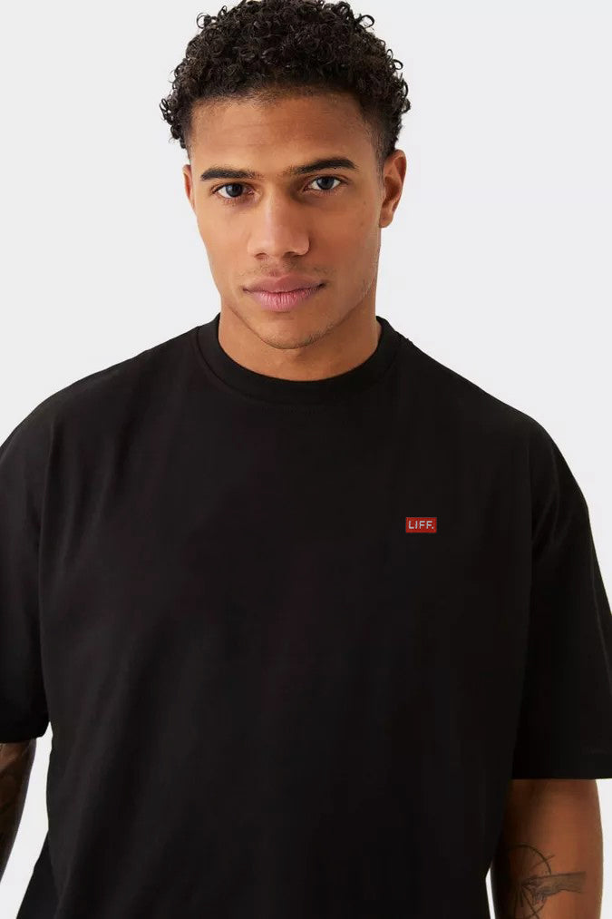 Polera Oversized black- Red Patch